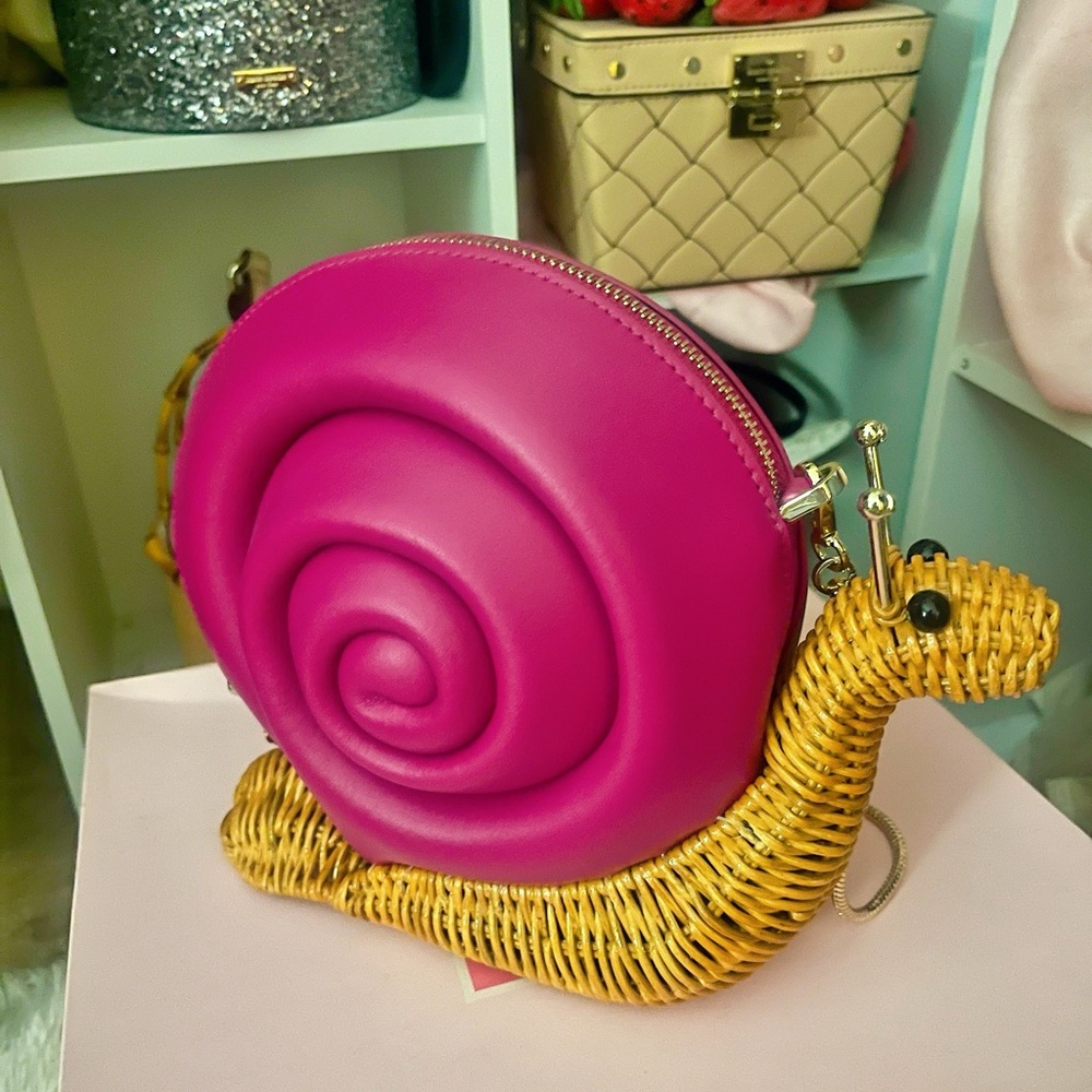 Kate spade 3D novelty wicker snail purse